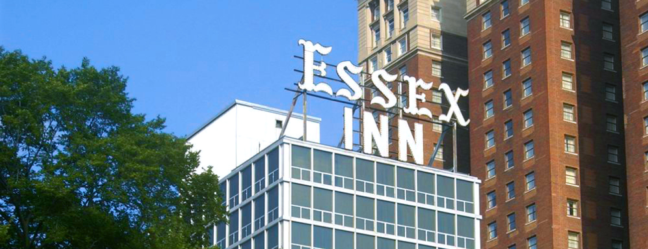 Le Méridien Essex Chicago exterior sign